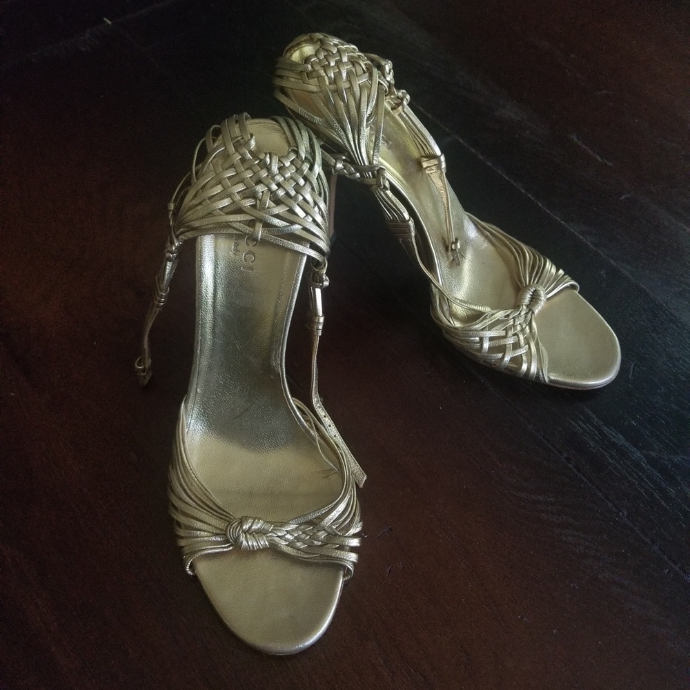 Metallic gold GUCCI heals